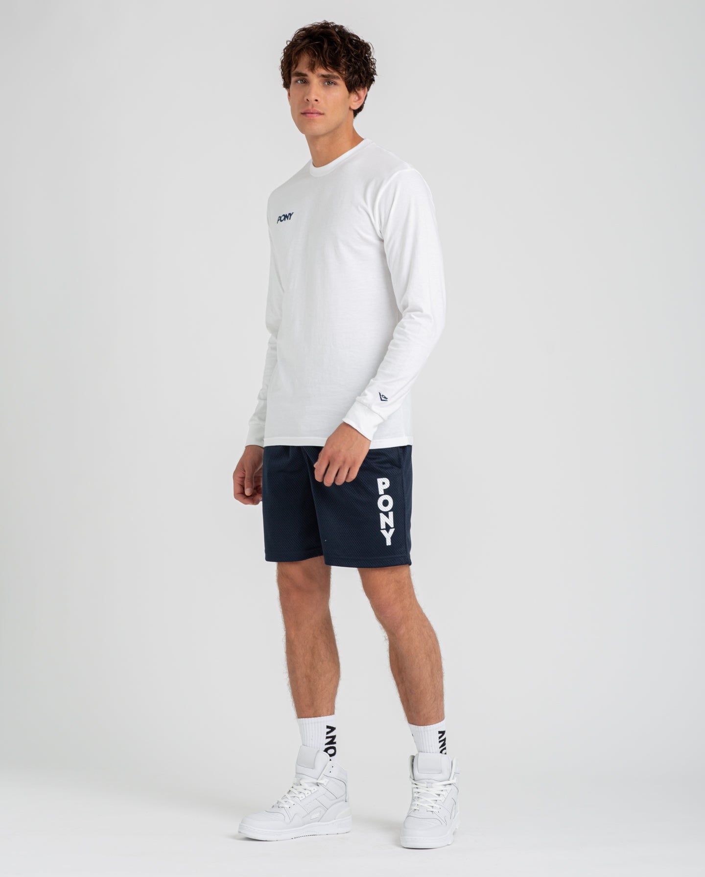 WHITE CLASSICS WORDMARK LONG SLEEVE T-SHIRT